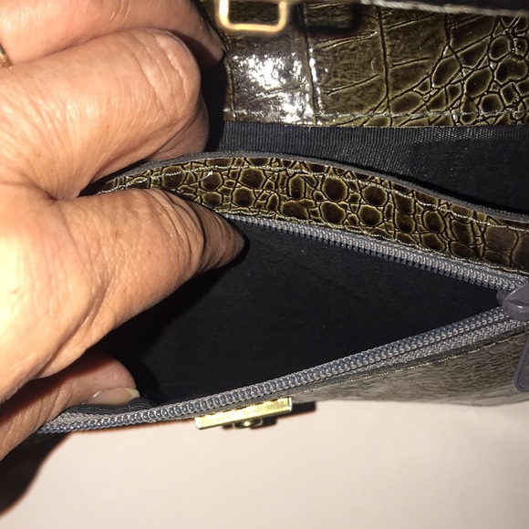 Women’s Embossed Crossbody Purse - Picture 5 of 14